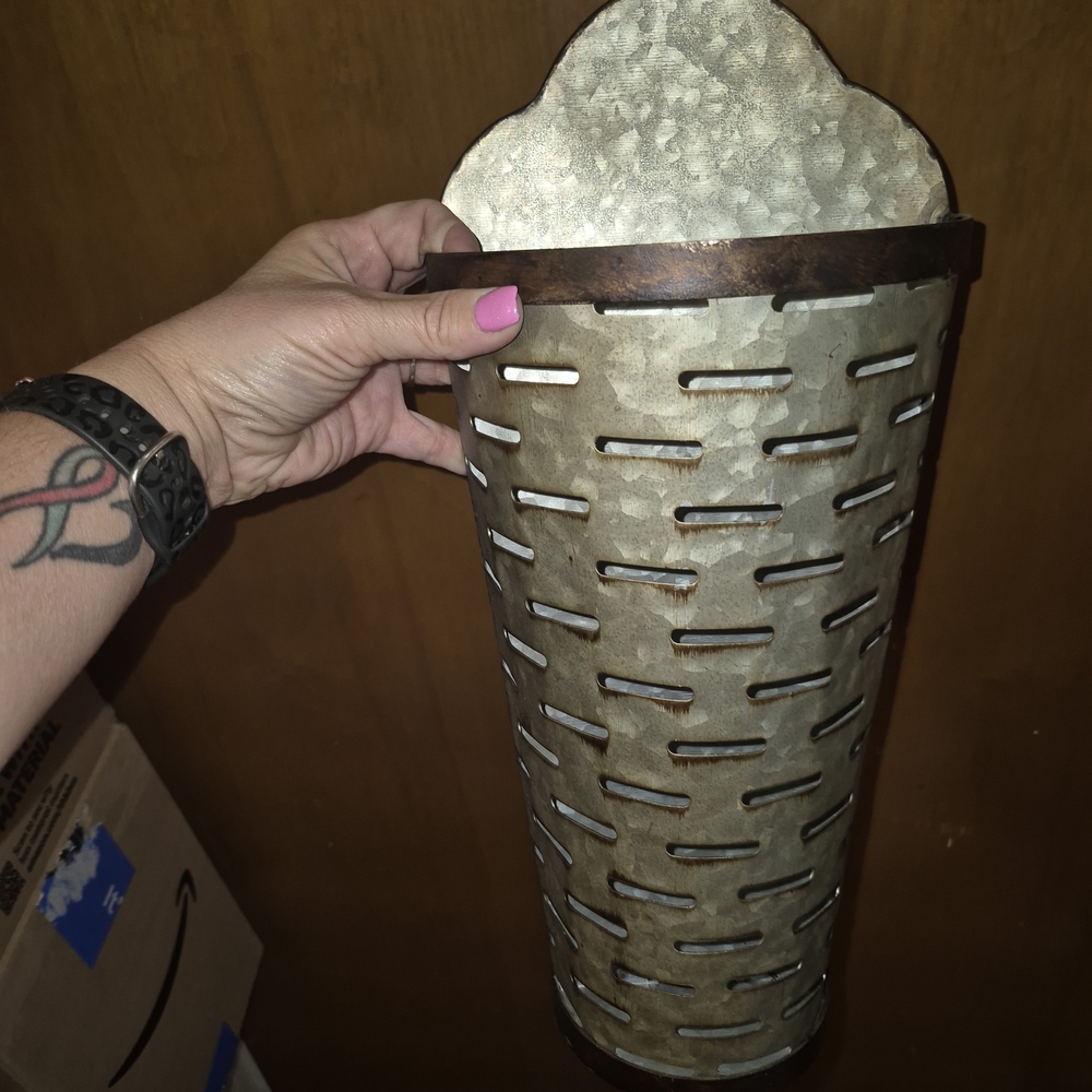 Signature Homestyle Rustic Metal Wall Sconce